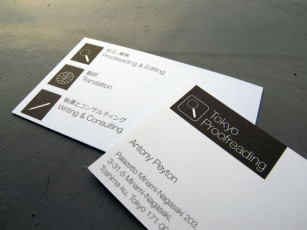 Srovnání jednojazyčných a dvojjazyčných vizitek